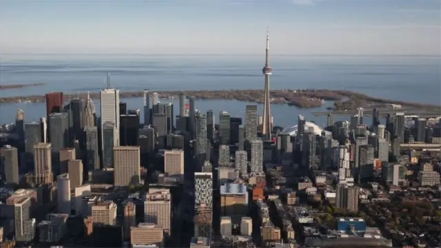 বাংলাদেশিদের বেশিরভাগই থাকেন টরন্টো এবং এর আশে-পাশের বিভিন্ন শহরে