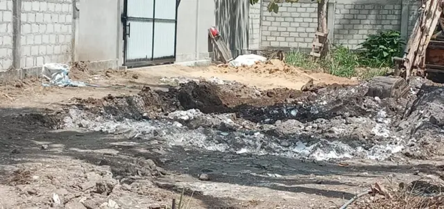 එක් පොලිතින් කවරයක් කිලෝ 500 ක බරින් යුතු බවත්, එවැනි කවර 22 ක් පමණ මේ අයුරින් වලදැමු බවත් ජේ.සි.බි.යන්ත්‍රයේ ක්‍රියාකරු පොලිසියට පවසා තිබේ.