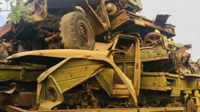 በተለያዩ ወቅቶች በኤርትራ በተደረጉ ጦርነቶች ከጥቅም ውጪ ሆኑ የጦር ተሽከርካሪዎች በአንድ ሥፍራ ተሰብስበው ይገኛሉ።