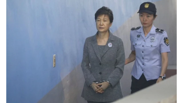 Park Geun-hye chegando para participarà qui appartient 1xbetaudiênciaà qui appartient 1xbettribunalà qui appartient 1xbetSeulà qui appartient 1xbet2016