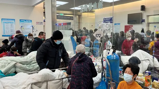 مرضى بكوفيد في مستشفى.