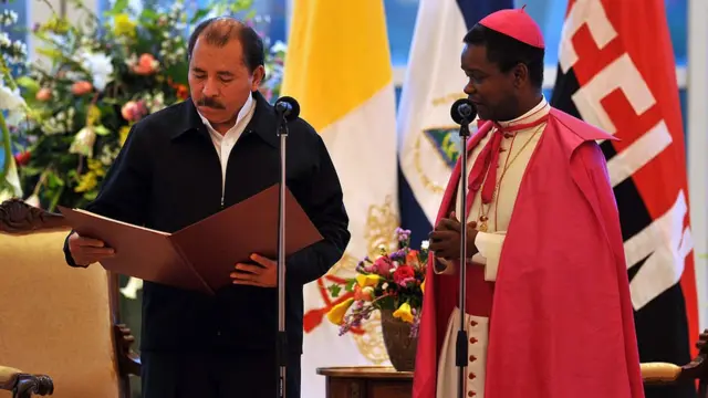 Archbishop Fortunatus Nwachukwu present im credentials to Daniel Ortega, President of Nicaragua for 2013