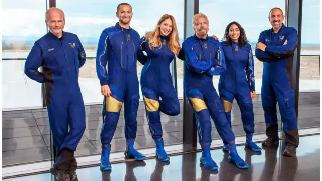 Paayileetota lamaafi 'Virgin Galactic' irra kanneen balalii waliin turan wajjin