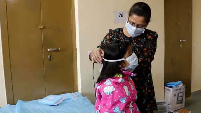 चीन से लौटी एक महिला