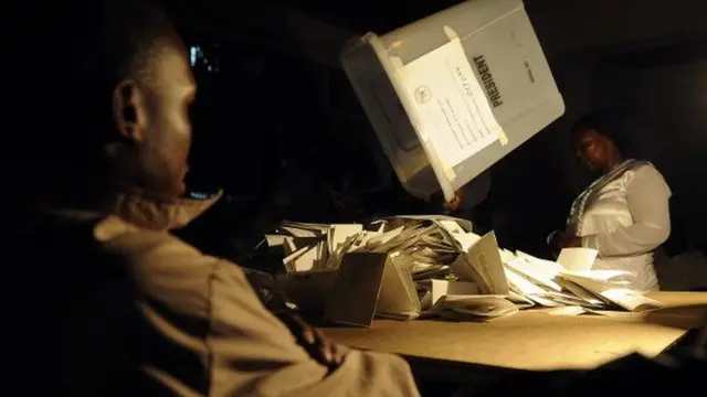 La question du vote électronique reste un sujet sensible au Kenya où les accusations de fraude surviennent à chaque élection.