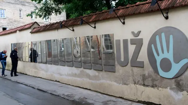 Конституция Ужуписа и Святая рука