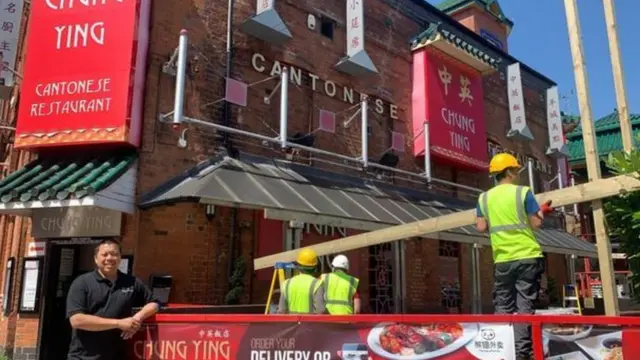 中英餐厅开辟新的室外用餐区域（Credit: BBC）