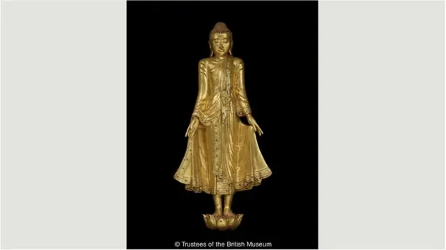 พระพุทธรูปไม้ลงรักปิดทองที่พระเจ้าธีบอ กษัตริย์องค์สุดท้ายของพม่าโปรดให้สร้างขึ้น