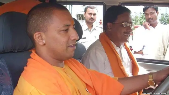 योगी आदित्यनाथ के साथ राधामोहन दास अग्रवाल