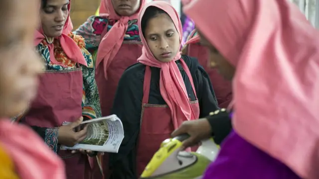 নারী গৃহশ্রমিকদের দক্ষতা বাড়ানোর চেষ্টা করছে বাংলাদেশ।