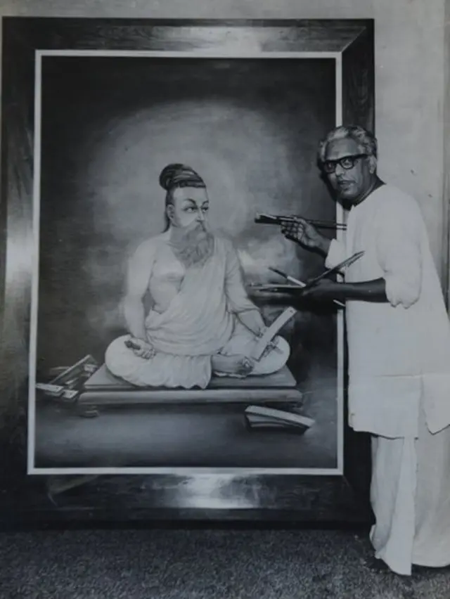 தான் வரைந்த திருவள்ளுவர் படத்துடன் கே.ஆர். வேணுகோபால் சர்மா.