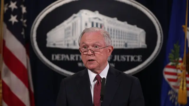 Jeff Sessions en conferencia de prensa