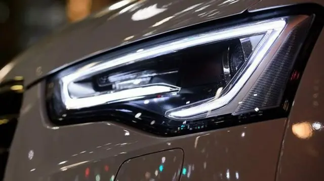 ਗੱਡੀ ਦੀਆਂ ਲਾਈਟਾਂ