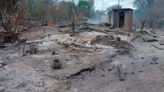 قال سكان لبي بي سي إن مئات المنازل دمرت في كين ما