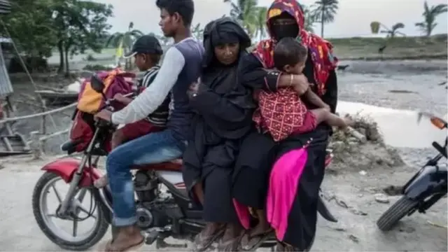 অভিযোগ রয়েছে, অতিরিক্ত যাত্রী ও নিরাপত্তা সরঞ্জাম ব্যবহার না করেই অনেকে মোটরসাইকেল চালান