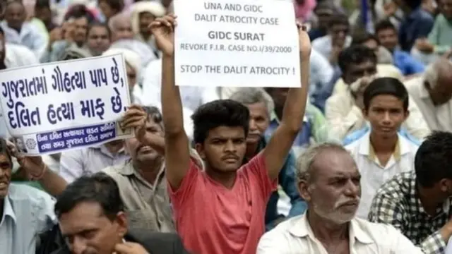 புத்த மதத்தை தழுவிய உனா தாக்கப்பட்ட தலித்துகள்