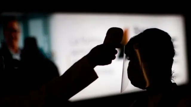 Control en aeropuerto de Monterrey.