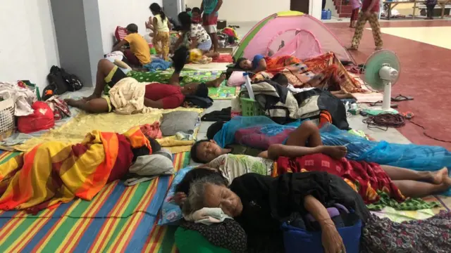 நிவாரண முகாம்