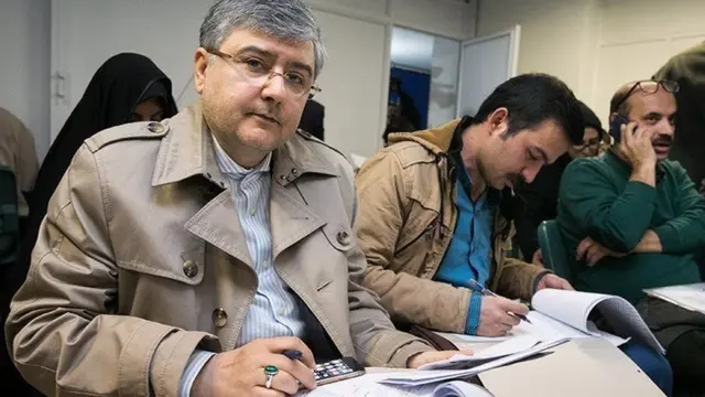 مجيد سرسنگی در اولین روز ثبت‌نام انتخابات شورای شهر تهران