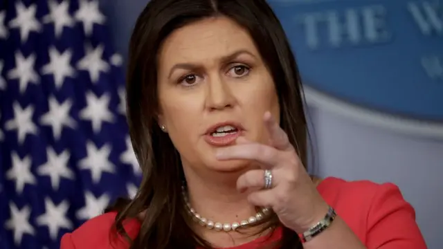 சாரா சாண்டர்ஸ்.