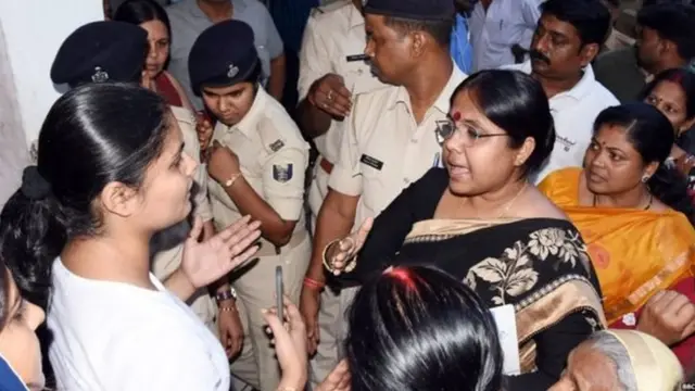 महिला आणि पोलीस