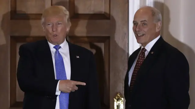 Donald Trump (à esq.) e John Kelly