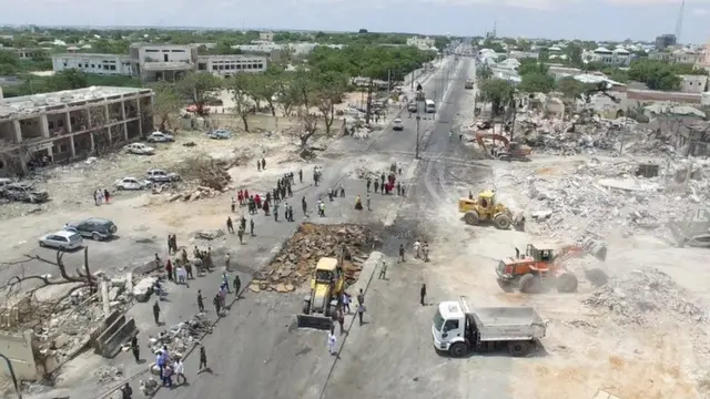 Waxaa sawirka ka muuqdo meesha uu gaariga ku qarxay