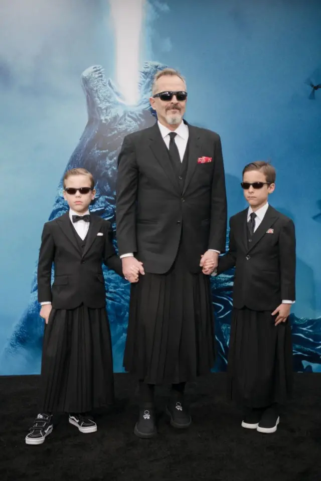 Miguel Bosé con sus hijos