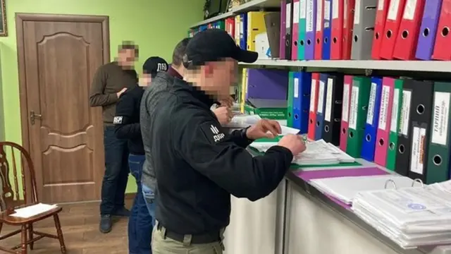 Обшуки ДБР у підприємців, які продали МОУ яйця по 17 грн