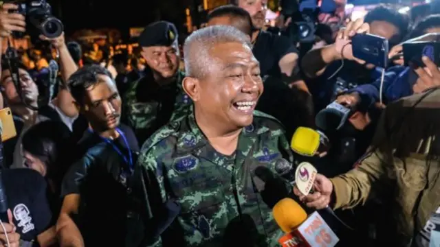 Thailand boys trapped in caves