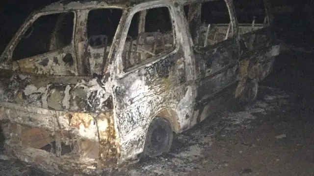 Wasu daga cikin motocin da suka kone a sanadiyyar gobarar Madina Atomic Junction dake birnin Accra, Ghana