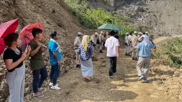 இதுவரை 18 சடலங்கள் மீட்கப்பட்டுள்ளன. மேலும் 18 பேர் மருத்துவமனைகளில் சேர்க்கப்பட்டுள்ளனர். காயமடைந்தவர்களில் ஐவர் ரயில்வே ஊழியர்கள்.