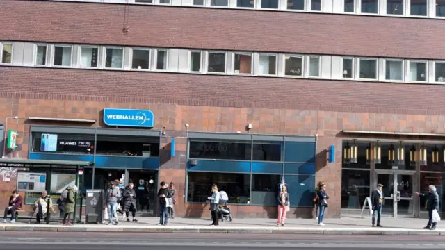 সুইডেনের নাগরিকরা নিজ থেকেই সামাজিক দূরত্ব মেনে চলছেন