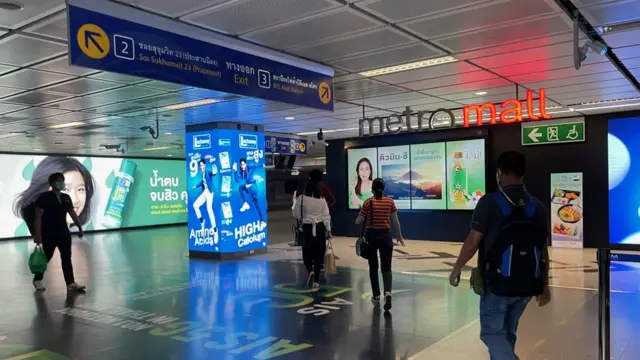 รถไฟใต้ดินสถานีสุขุมวิท