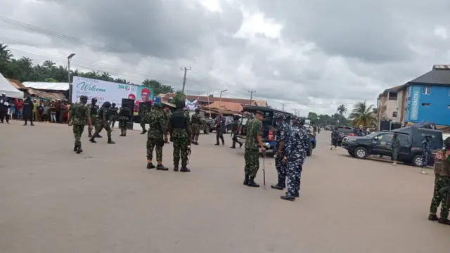 Ndị ọrụ nchekwa jupụtara n'ebe a ga-anabata onyeisiala Buhari n'Amaraku nke Imo steeti