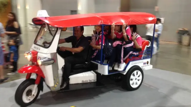 รถตุ๊กตุ๊กไฟฟ้า