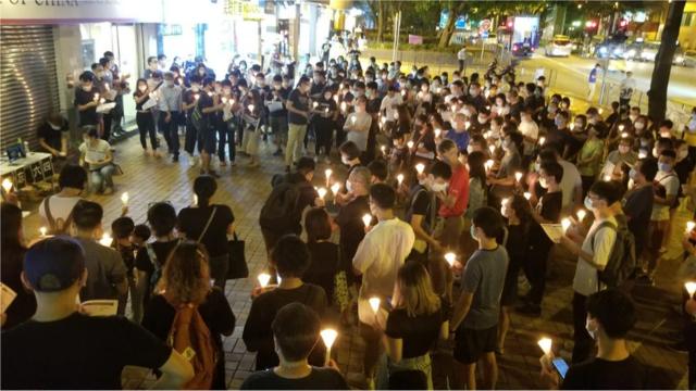 香港各区都有悼念活动。