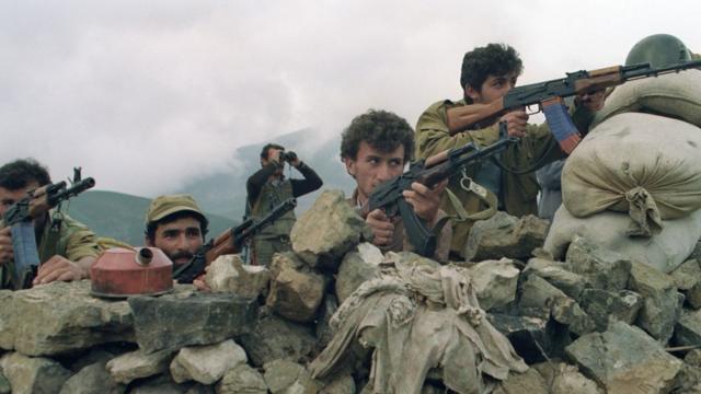 纳戈尔诺—卡拉巴赫地区Hanatag村附近亚米尼亚裔民兵朝阿塞拜疆部队据点开火（19/5/1992）