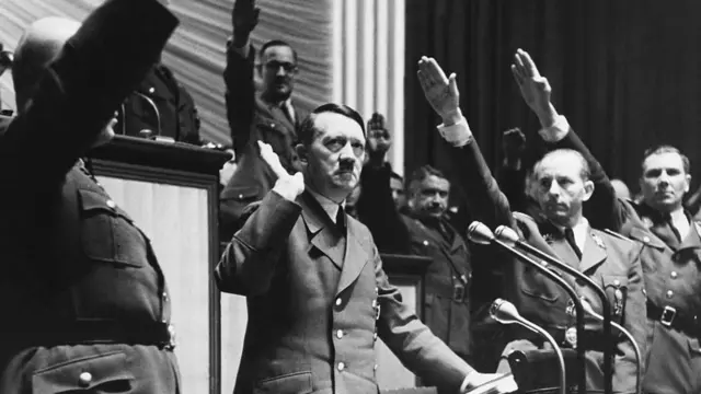 11 डिसेंबर 1941 रोजी हिटलरने अमेरिकेच्या विरुद्ध युद्ध जाहीर केलं, तो क्षण