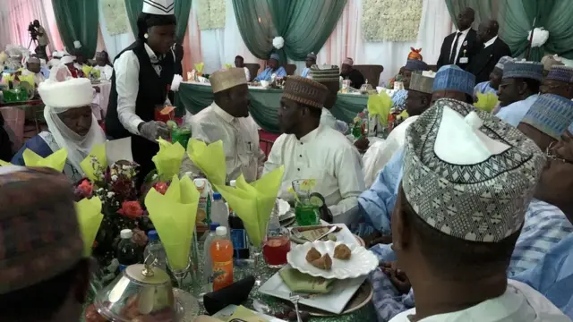 An hada liyafar dare a lokacin ziyarar