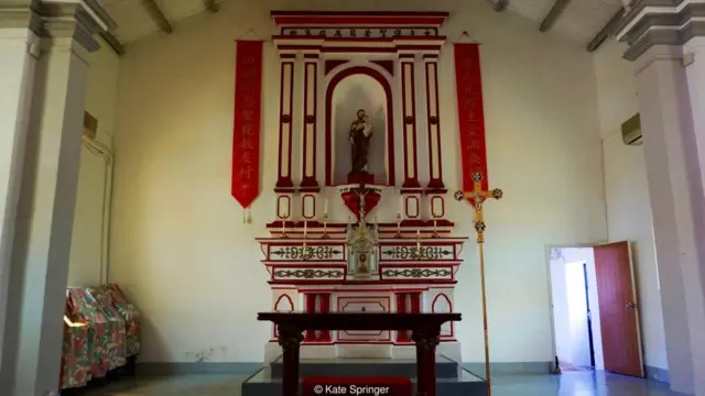 Nhà nguyện trên đảo là một trong những nhà nguyện Thiên chúa giáo cổ nhất ở Hong Kong