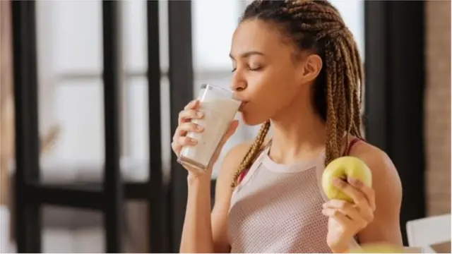 ఆవు పాలలో పెద్ద సమస్యలలో ఒకటి దానిలోని కొవ్వు పదార్ధం.