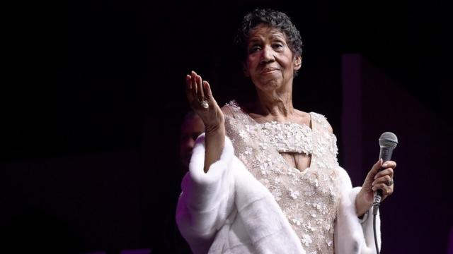 Aretha Franklin cantandothe poker game 32017