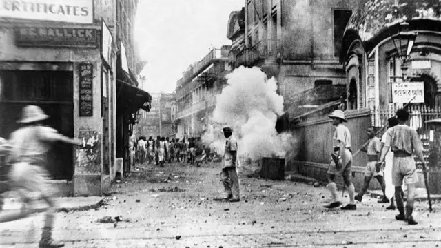 কলকাতায় দাঙ্গা ঠেকানোর চেষ্টা করছে সেনা বাহিনী।