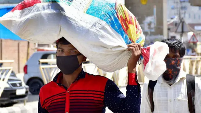 પરપ્રાંતીય શ્રમિકોની હિજરતની તસવીર