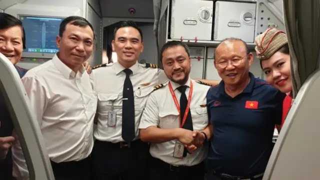 HLV Park Hang-seo trên một chuyến bay của VietjetAir