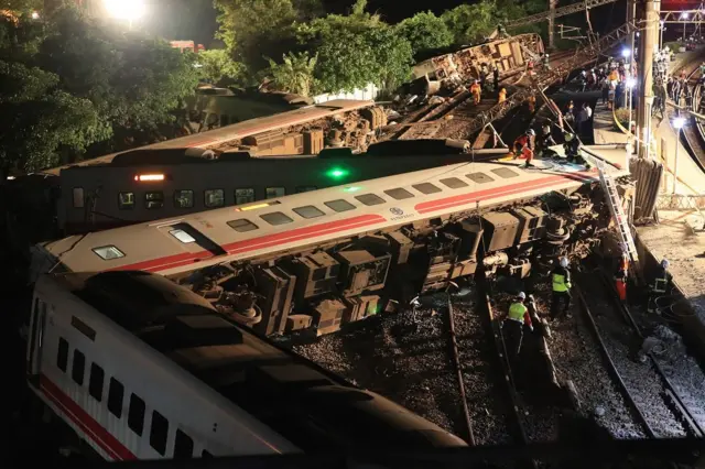 Rescuers look for trapped passengers on the site of a train accident in Yilan, Taiwan, 21 October 2018
