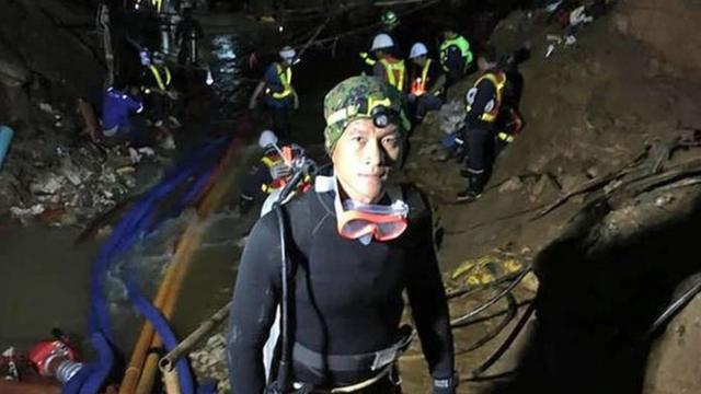 Fotografiaimagenes de casino onlineSaman Gunan, com roupaimagenes de casino onlinemergulho, dentro do complexoimagenes de casino onlinecavernas na Tailândia onde os 12 meninos e seu treinador ficaram presos