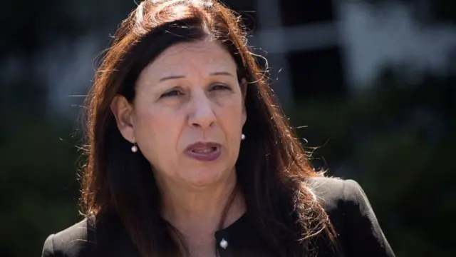 خانم دوک، جانشین موقت جان کلی، وزیر امنیت داخلی سابق و رئیس دفتر فعلی آقای ترامپ، به علت اظهاراتش درباره کیفیت کمک‌رسانی به پورتوریکو مورد انتقاد قرار گرفته