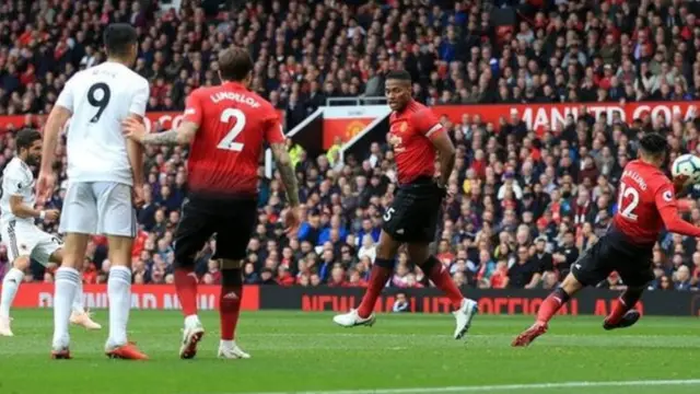 Man United yanganije